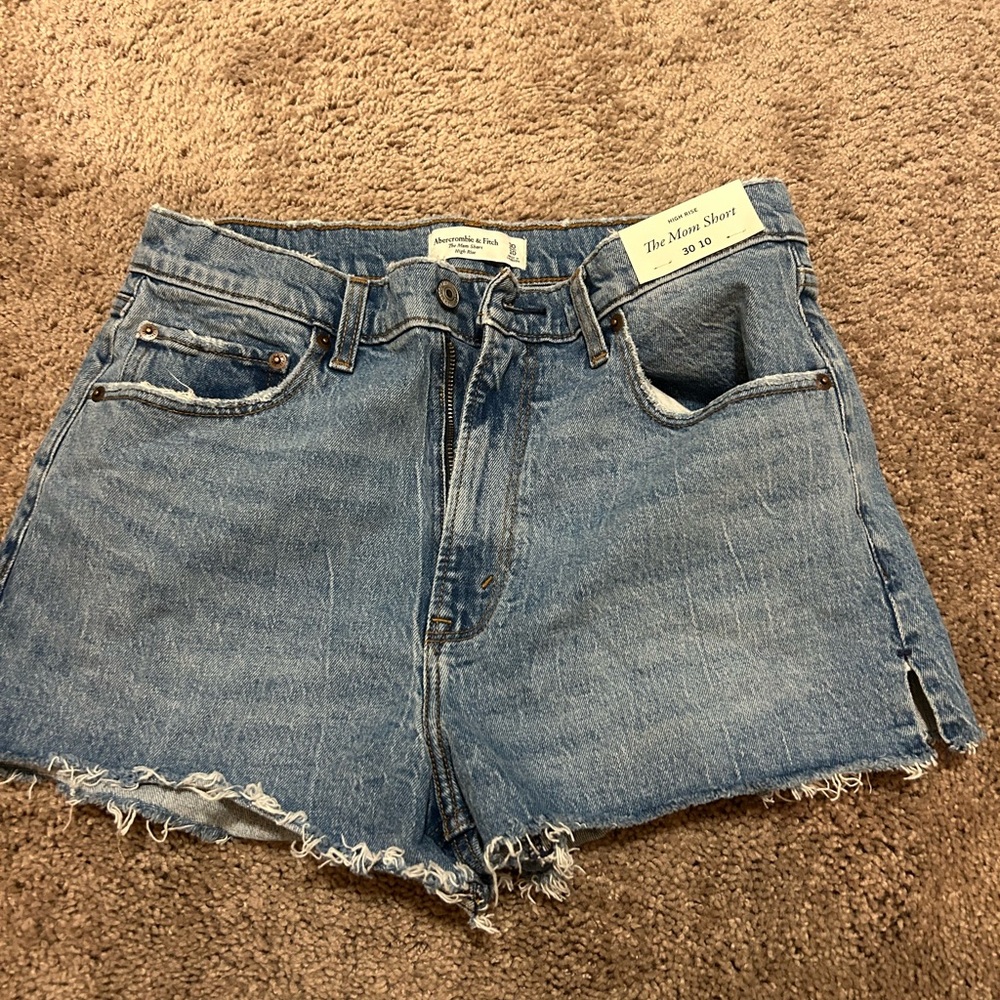 NWT “MOM” Short from abercrombie and fitch size 30 / 10 never worn